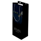 Sac Cadeau Pour Bouteille Chouette qui est différent avec un collage de devi (Devant Angle)