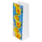 Sac Cadeau Pour Bouteille Groupe de Daffodils Médaille d'or Fleurs (Devant Angle)