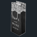 Sac Cadeau Pour Bouteille Sacs-cadeaux Chalkboard & Lace Collection Mariage<br><div class="desc">Les Sacs-Cadeaux Chalkboard & Lace Collection Mariage. *Veuillez noter que Zazzle ne vend que des produits imprimés,  par conséquent cet article n'a pas de vrais matériaux de dentelle.</div>