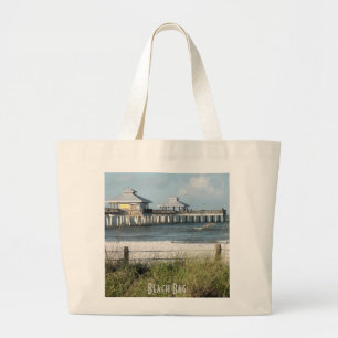 Sac de plage avec scène de plage et quai de pêche