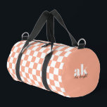 Sac De Sport À damiers Monogramme de signature rétro<br><div class="desc">Faites une déclaration audacieuse avec notre sac à dos personnalisé, avec une impression de damier rétro vibrante personnalisée avec vos initiales monogrammes et le nom du script de signature. Fabriqué à partir de matériaux durables, ce sac offre un espace suffisant pour tous vos besoins essentiels tout en présentant votre style...</div>