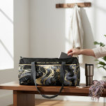 Sac De Sport Aquarelle Motif en marbre liquide Nom personnalisé<br><div class="desc">Aquarelle Motif en marbre liquide Nom personnalisé Duffle Sac de sport Sac de sport Duffle Sac dispose d'une aquarelle noir et or motif en marbre liquide aquarelle. Personnalisé avec votre nom. Fait un grand cadeau pour l'anniversaire, Noël, les vacances, la fête des mères et de retour à l'école. Parfait pour...</div>