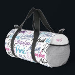 Sac De Sport Célèbres villes du monde Personnalisé<br><div class="desc">Motif élégant composé de noms de villes célèbres du monde (New York, Milan, Rome, Barcelone, Moscou, Paris, Madrid) dans des tons amusants de bleu, rose, violet.</div>