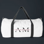 Sac De Sport Minimal Pastel rose initial et personnalisé<br><div class="desc">"Voyagez en style avec notre sac Monogram Pink Initial personnalisé. Ce sac à duffle chic et fonctionnel présente un design rose élégant avec une initiale personnalisable, ce qui en fait un parfait mélange d'élégance et de fonctionnalité. Fabriqué à partir de matériaux durables et de haute qualité, il offre un vaste...</div>