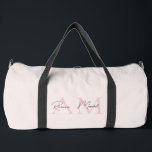 Sac De Sport Monogramme minimal initial et nom Pastel rose<br><div class="desc">Voyagez en style avec notre Monogramme minimaliste Personnalisé Pastel Pink Initial & Nom Duffle Bag. Doté d'un design rose pastel sophistiqué avec un monogramme et un nom personnalisables, ce sac à dos chic est parfait pour des escapades de week-end, des séances de gym ou un usage quotidien. Fabriqué à partir...</div>