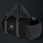 Sac De Sport monogramme personnalisé, noir partout<br><div class="desc">Une typographie simple et des couleurs modernes noir et blanc confèrent à ce design une élégante facilité. Associez-vous à d'autres éléments de cette collection pour créer un ensemble correspondant.</div>
