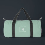 Sac De Sport monogramme personnalisé, vert sauge partout<br><div class="desc">Une typographie simple et une couleur verte moderne donnent à ce design une élégante facilité. Associez-vous à d'autres éléments de cette collection pour créer un ensemble correspondant.</div>