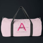 Sac De Sport Monogramme rose chaud Nom de la fillette Script Sp<br><div class="desc">Élevez votre gymnase ou votre expérience de voyage avec ce sac de duffle chic qui exsument à la fois la fonction et l'esprit. Le design rose doux associé à un monogramme rose chaud saisissant apporte un sentiment de luxe personnel à votre routine sur le pouce. Son intérieur spacieux offre une...</div>