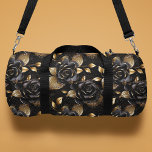 Sac De Sport Monogramme Rose noir luxe motif floral<br><div class="desc">Le luxueux sac de sport Monogram Black Gold Rose Floral Pattern Duffle Bag dispose d'un motif rose moderne de luxe noir et or. Ajoutez votre monogramme,  nom ou texte personnalisé pour un cadeau fabuleux pour votre famille et vos amis. Créé par Evco Studio www.zazzle.com/store/evcostudio</div>