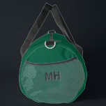 Sac De Sport Monogramme vert forestier<br><div class="desc">Sac à carreaux vert forêt avec monogramme élégant à chaque extrémité du sac pour une identification facile et une touche personnalisée. Idéal pour la salle de sport,  utiliser en plein air ou pour le camp d'été.</div>