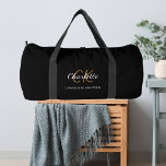 Sac De Sport Nom initial du monogramme en or noir<br><div class="desc">Arrière - plan noir,  blanc et texte doré. Personnalisez et ajoutez votre prénom,  vos initiales monographiques et votre nom complet.</div>