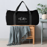 Sac De Sport Nom initial du monogramme noir blanc<br><div class="desc">Arrière - plan noir,  texte blanc et gris. Personnalisez et ajoutez votre prénom,  vos initiales monographiques et votre nom complet.</div>