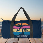 Sac De Sport Plage Personnalisée Vacances Cute Tropical Palm Tr<br><div class="desc">Joli sac duffel bleu couché de soleil sur la plage pour un séjour balnéaire ou un voyage en famille à l'océan. cadeau personnalisé cool avec palmiers tropicaux et joli rose et bleu avec votre nom personnalisé ou autre texte.</div>