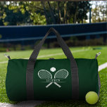 Sac De Sport Raquettes de tennis et nom personnalisé<br><div class="desc">Élevez-vous dans le style avec ce sac à dos de tennis personnalisé, conçu pour les athlètes qui veulent à la fois fonction et l'esprit. Doté d'un graphisme élégant et sportif de raquettes croisées et d'un ballon de tennis, ainsi que d'un espace pour customiser un nom, ce sac est le cadeau...</div>