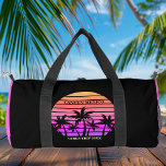 Sac De Sport Tropical Pink Black Palm Trees Custom Beach Trip<br><div class="desc">Sac à duffel cool rose chaud et noir palmier pour une escapade de filles sur une île tropicale. Doté de beaux palmiers face à un joli coucher de soleil de plage rose. Sac sur mesure parfait pour votre croisière ou voyage d'été à la mer.</div>