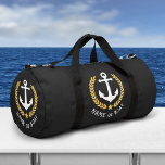 Sac De Sport Votre bateau ou nom Ancre Gold Laurel Star Black<br><div class="desc">Un sac de voyage à thème nautique ou de gymnase en duffel avec votre nom personnalisé ou nom de bateau. Ce design royal comprend une ancre de bateau en blanc surligné de feuilles de laurier de couleur or et une étoile d'or. La couleur du sac est noire ou vous pouvez...</div>
