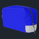 Sac de toilette Royal Blue Luxe<br><div class="desc">Print Cut Sew Toiletry Bag Que vous alliez à la salle de sport ou que vous fassiez un voyage de week-end, gardez vos articles de toilette organisés sans sacrifier votre style personnel avec notre kit Dopp Ce sac de voyage emblématique est en tissu robuste en polyester avec fermeture éclair, assurant...</div>