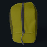 Sac de toilette vert Jungle à deux tons<br><div class="desc">Print Cut Sew Toiletry Bag Que vous alliez à la salle de sport ou que vous fassiez un voyage de week-end, gardez vos articles de toilette organisés sans sacrifier votre style personnel avec notre kit Dopp Ce sac de voyage emblématique est en tissu robuste en polyester avec fermeture éclair, assurant...</div>