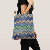 Sac fourre-tout à impression chevron en denim (De près)