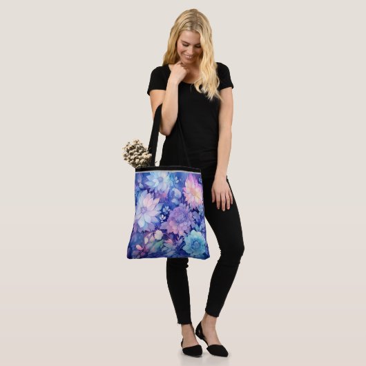 Sac fourre-tout à impression multi fleurs de pivoi (Sur le modèle)
