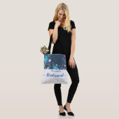 Sac fourre-tout à monogramme floral chic (Sur le modèle)