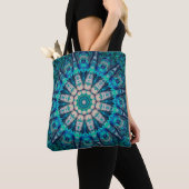 Sac fourre-tout bleu à impression de mandala tout (De près)