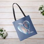Sac fourre-tout Bleu du coeur brisé<br><div class="desc">Ce design époustouflant présente un coeur qui ressemble à un verre translucide,  délicatement fissuré à mi-chemin,  avec une eau cristalline coulant gracieusement de l'intérieur. Placée contre un arrière - plan bleu serein,  cette oeuvre numérique unique apporte une touche contemporaine et éthérée à tout espace.</div>