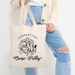 Sac fourre-tout Camp Bachelorette<br><div class="desc">Ce sac fourre-tout de bachelorette à thème Camp est le cadeau idéal pour les demoiselles d'honneur et la mariée en voyage de bachelorette en montagne ou en lac! Customisez-le avec l'emplacement,  la date et le nom de la mariée pour en faire une sorte !</div>