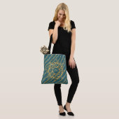 Sac fourre-tout chic bleu et or (Sur le modèle)