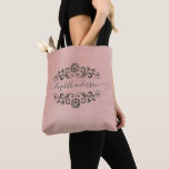 Sac fourre-tout de script de nom de monogramme ros<br><div class="desc">Un élégant monogramme rose or rose métallique avec script gris décore ce sac fourre-tout. Conçu pour vous par Blackberry Boulevard.</div>
