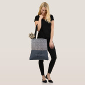 Sac fourre-tout en monogramme à texture chic (Sur le modèle)