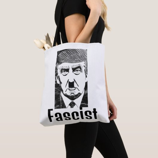 Sac fourre-tout fasciste de Trump (De près)