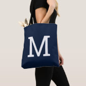 Sac fourre-tout initial du monogramme bleu de la m (De près)