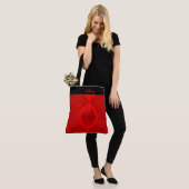 Sac fourre-tout moderne rouge monogramme (Sur le modèle)