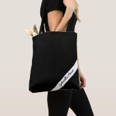 Sac fourre-tout noir et blanc avec nom en bande di (De près)