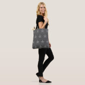 Sac fourre-tout rayé noir et blanc à gris de (Sur le modèle)