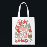 Sac Réutilisable Vibes Super de Noël Chanukah hanoukka<br><div class="desc">C'est un mash de vacances avec ce joli Holly Jolly Vibes & Happy Challah Days drôle sac cadeau réutilisable. Couleurs funky de rouge, rose et vert avec les icônes de Noël et Chanoukah ou Hanoukka, menorah, dreidel, arbre de Noël, réserve, lumières, étoile juive de David, et sucre de canne. Grand...</div>