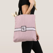 Sac rose avec rayures noires sur impression (De près)