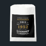 Sachets En Papier 70th Birthday 1952 Black Gold Ajouter Nom Retro<br><div class="desc">Un design de sac de faveur classique personnalisé pour cette fête d'anniversaire. Plus de cadeaux et de fournitures de fête disponibles avec le design "légendaire" dans le magasin.</div>