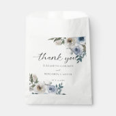 Sachets En Papier Bleu Dusty Mariage Floral Élégant Script Rustique (Devant)