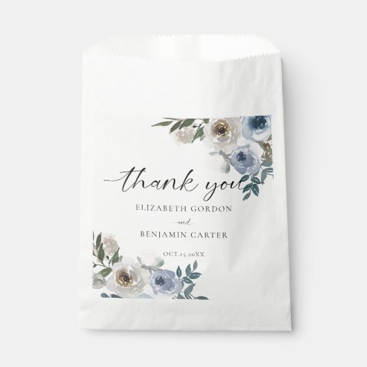 Sachets En Papier Bleu Dusty Mariage Floral Élégant Script Rustique (Devant)