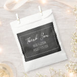 Sachets En Papier Chalkboard écriture design tendance mariage rustiq<br><div class="desc">Chalkboard écriture design tendance mariage personnalisé Favor Bag. Une partie de l'ensemble de contrepartie abordable avec de jolies décorations et des papeteries élégantes. Un design rustique pour les couples qui se marient à tout moment de l'année.</div>