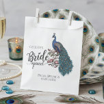 Sachets En Papier Chic Blue Peacock Bride Squad<br><div class="desc">Ces sacs de faveur Blue Peacock Bride Squad chic disposent d'un paon bleu et turquoise dessiné à la main et perché sur les branches de Magnolia en pleine floraison dans l'encre noire et le titre "Bride Squad" en écriture élégante, le tout contre un arrière - plan bleu tendre et chic....</div>