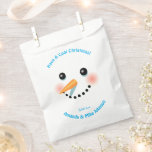 Sachets En Papier Christmas Snowman<br><div class="desc">Préparez-vous à la fête de Noël la plus cool jamais avec ces drôles de sacs de faveur sur le thème des vacances avec un mignon bonhomme de neige avec un nez de carotte. Personnalisez-les avec votre propre libellé et impressionnez vos invités avec votre originalité!</div>