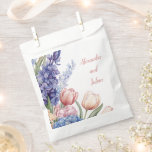 Sachets En Papier Elegant floral cluster<br><div class="desc">A delicate floral favor bag adorned with soft lilac and blush‑pink blooms, perfect for adding a touch of romance to any celebration. Its gentle colors and refined botanical design create a warm, inviting presence—ideal for weddings, showers, birthdays, or heartfelt gifts. A charming way to wrap small treasures with beauty and...</div>