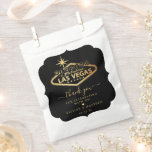 Sachets En Papier Elégant Las Vegas Destination Mariage<br><div class="desc">Célébrez dans le style avec ces sacs de faveur mariage élégants et très tendance de Las Vegas. Le design est facile à personnaliser avec votre libellé d'événement spécial et vos invités seront ravis quand ils verront ces fabuleux sacs de faveur. Les éléments mariages correspondants se trouvent dans la collection.</div>