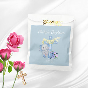 Sachets En Papier Éléphanteau avec croix et colombe baptême