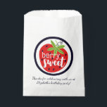 Sachets En Papier Fraise Berry Sweet Birthday Baby Girl Kids<br><div class="desc">Douce comme une fraise juteuse et moelleuse ! Style contemporain rouge, vert et noir et vif pour une fête d'anniversaire fruitée et amusante. ・ Coordonnez-le ! Parcourez la collection d'anniversaire de fraises sucrées pour trouver des produits assortis, y compris des invitations, du papier d'emballage, du décor de fête et plus...</div>