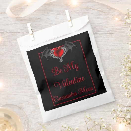 Sachets En Papier Goth Heart with Bat Wings Personnalisé (Coupé)
