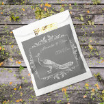 Sachets En Papier Gray Peacock Flourish Wedding Favor Bag<br><div class="desc">Faites passer des faveurs de mariage pour vos invités avec un ensemble de Gris Peacock Flourish Wedding Favor Bag. Le design du sac présente un élégant paon orné de fleurs. Personnalisez avec les noms du marié et de la mariée avec la date du mariage. Papier à lettres mariage supplémentaire disponible...</div>
